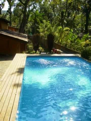 Casa na praia de Camburi em condomínio com piscina